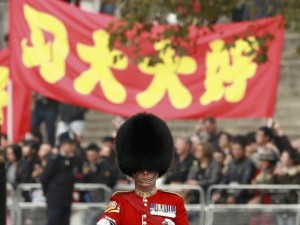 讨好习近平 英国警方逮捕三名异见人士(图)