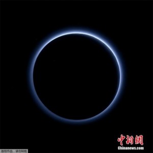 “新视野”号传回彩色新照 冥王星上空有“蓝天”