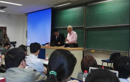 美国政治学者:毛泽东发动文革为打碎官僚机器(图)