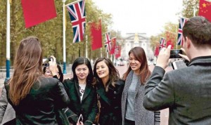 英女王管家接机 习近平今赴议会演讲(图)