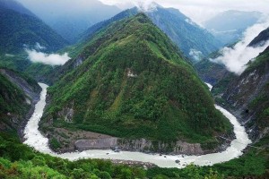 印度在雅鲁藏布江建水电站 遏制中国(图)