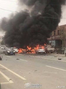 山东蓬莱一汽车爆炸现场惨烈 3人当场死亡(组图)