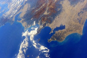 太空赏红叶：日本宇航员空间站发山峦美照(图)