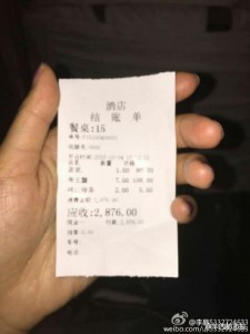 青岛再被曝黑餐厅：吃蟹先拔腿 疑强制消费(图)