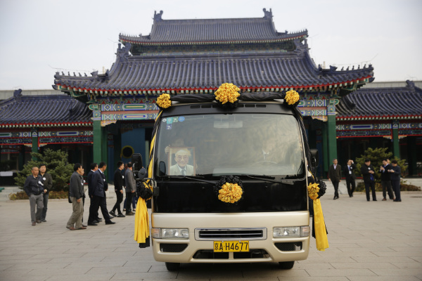 杜润生追悼会举行 习近平江泽民胡锦涛送花圈(图)