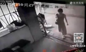 男子扮女装混入女生澡堂 逃跑时假发内衣掉落(图)