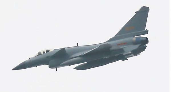 新一批歼10B交付空军 张召忠：战力超F-15(组图)