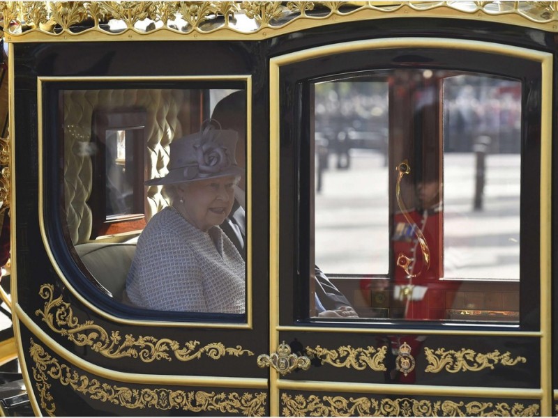 英国女王举行隆重仪式欢迎习近平(组图/视频)