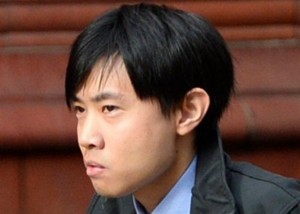 亚裔男子戴蜘蛛侠面罩赤身裸体逛公园被逮捕(图)