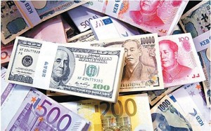 人民币一贬值 有些国家的外汇储备几乎遭腰斩(图)