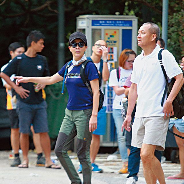 刘嘉玲回应跟关之琳前夫爬山:谁有空就跟谁去(图)