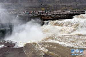 黄河壶口瀑布水量激增 形成特大瀑布群(高清组图)