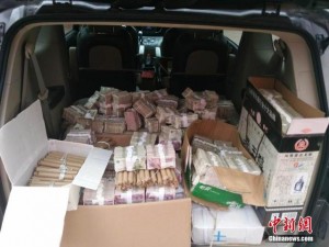 山东市民用车拉40万零钱买房 吓坏售楼员(图)