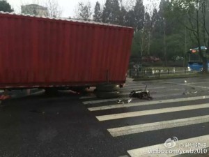 杭州超跑追尾大货车 副驾18岁女孩眼球被摘除(图)