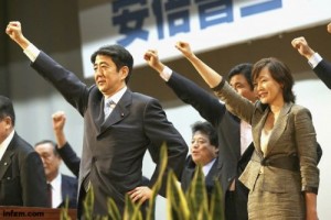 日本首相安倍的“底裤” 被彻底扯下了(图)