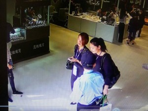 偷天换日！大陆3女子疑窃台湾420万元裸钻(图)