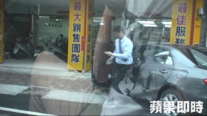 父亲当代表会主席 儿子开4年"霸王车"(图)