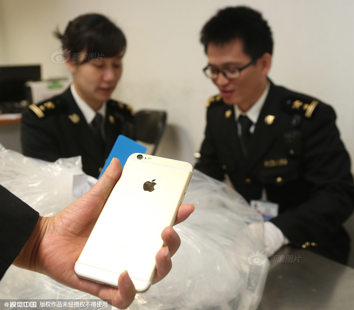 外籍男带144部iPhone手机机场闯关被查(组图)