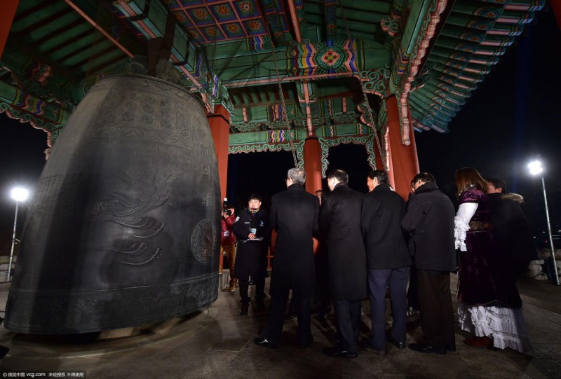 世界各地喜迎新年 北京太庙举行灯光秀(高清组图)