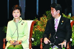 快讯：安倍直接就慰安妇问题向朴槿惠道歉(文/视)