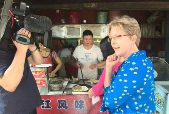 长沙一肉饼店老板长相酷似习近平：我不靠脸吃饭