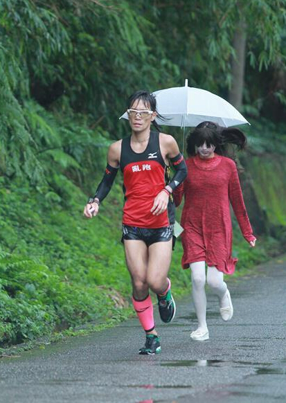 台湾马拉松安排“女鬼”陪跑 有人跑出个人最佳