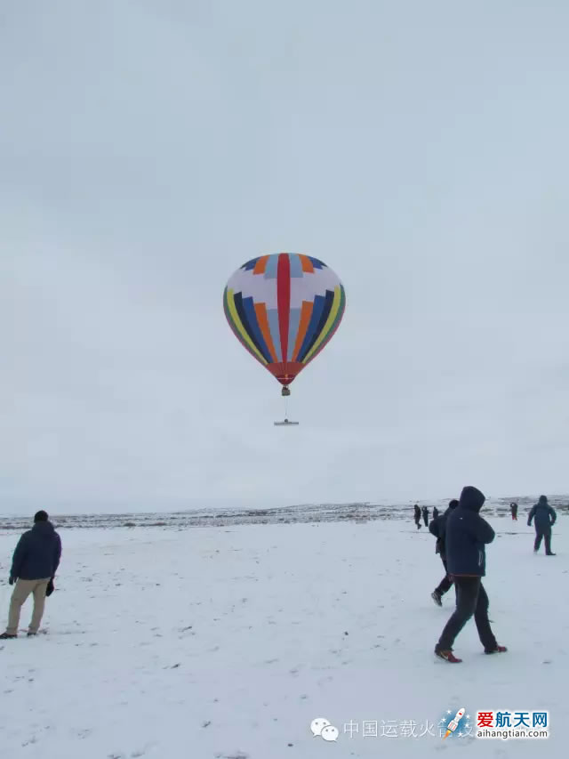 中国也在研究火箭回收!群伞空投试验上月成功(图)