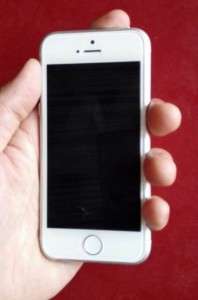 iPhone 6c真机图曝出：或是初期原型机设计(组图)