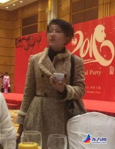 网友曝"鸡爪女"现身公司年会 身价不降反升(图)