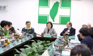 蔡英文脸书又被大陆网民洗版 民进党回应：欢迎