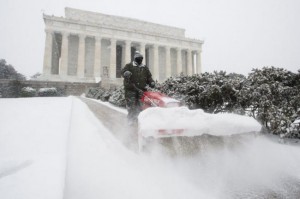 雪量可能高达3尺 美国东岸狂风暴雪急(图)