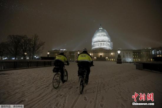 华盛顿因雪继续“停摆” 联邦政府与众议院关门