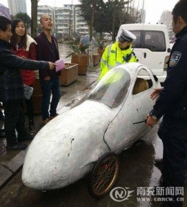 这回头率……四川街头现子弹头座驾 被交警活捉