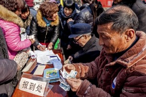 河南两千人同吃“一锅饭”拜祭舜帝 场面壮观(图)