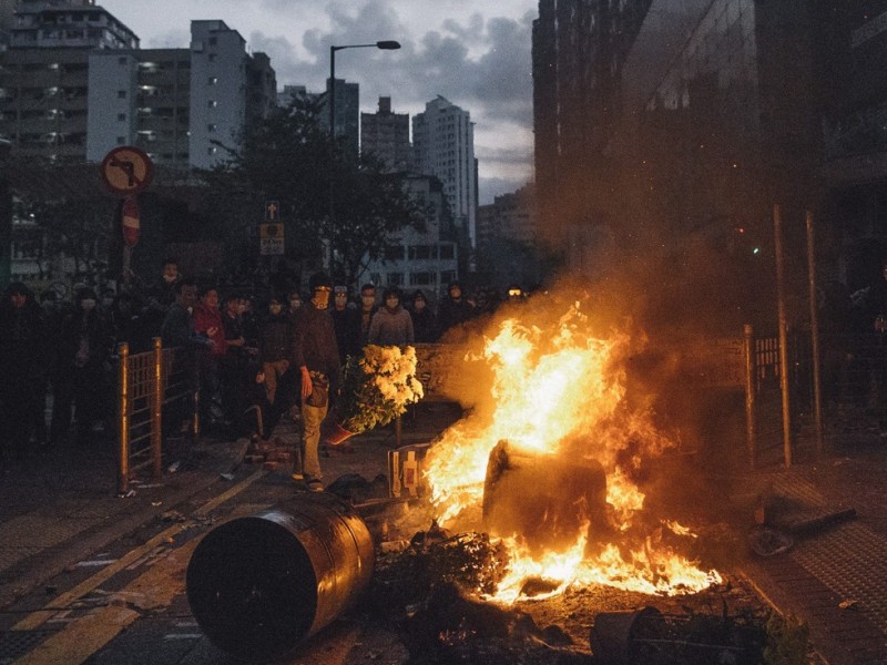 热评：言爱港实害港 院校挺暴力悖初心(图)