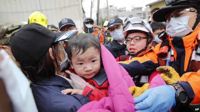 台南地震生还者自述 整个屋顶塌下来(图)