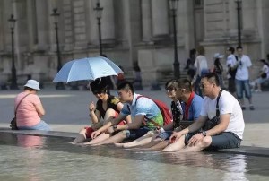 全世界嘲笑中国游客时，美国人笑而不语