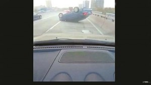 东莞“撞翻变道车”车主确认无责 接三千骚扰电话