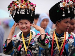 成都女孩研究彝族服饰被9所国外名校录取(图)