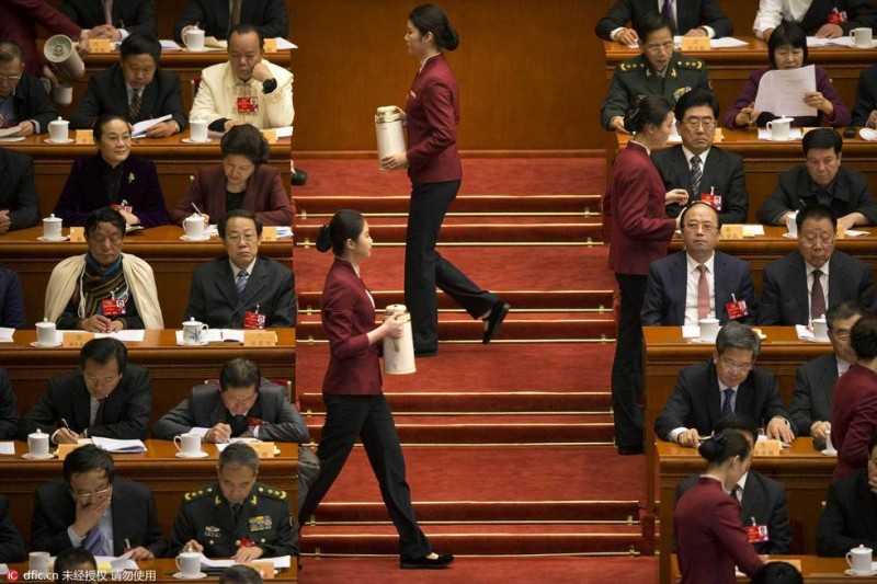 不简单的一杯茶 历届两会女服务员颜值大PK(组图)