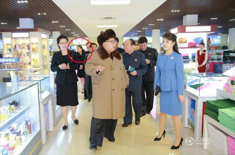 金正恩视察平壤百货商店 妹妹与夫人陪同 (组图)