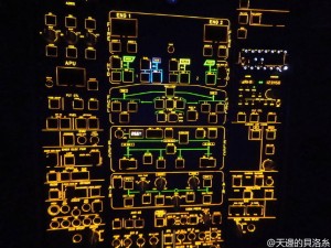 暗夜尽头是曙光:飞行员晒航行中的"办公室"(高清)
