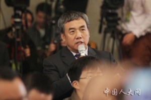 “挖坑埋雷”，两会记者为啥问这些问题？(图)