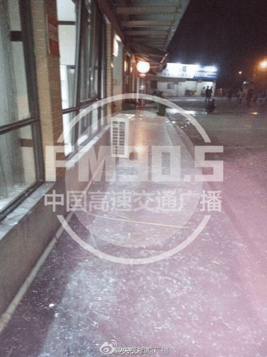 京港澳高速湖南段一油罐车爆炸 致2死2伤(图)