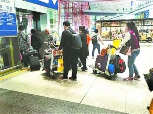 首都机场入境 旅客说“检查没明显变化”(图)