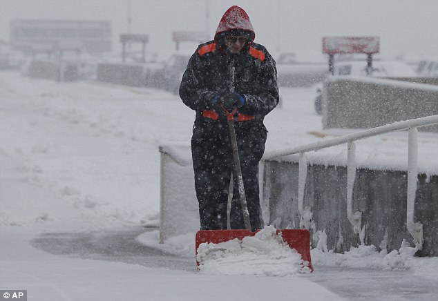 科罗拉多降3尺大雪 逾800航班取消 3.5万户停电