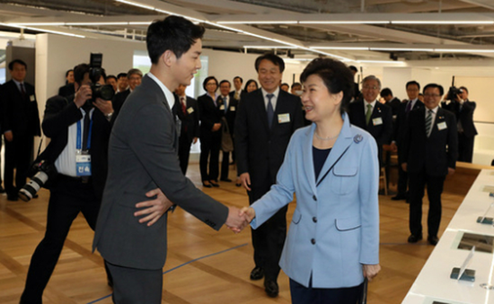 朴槿惠会见演员宋仲基 称其为真正的爱国青年