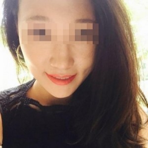 新加坡女导播醉酒脱比基尼露点 袭警被判入狱(图)