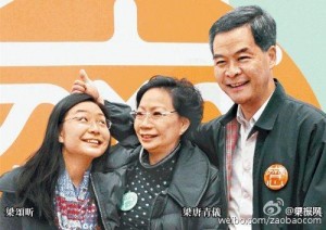 女儿飞美国机场摆特权？特首梁振英发声明(图)