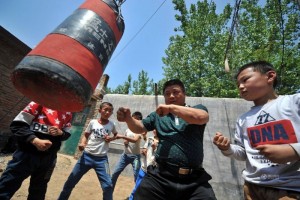 山东百年武术村：孩子下课习武 大人练拳健身(图)